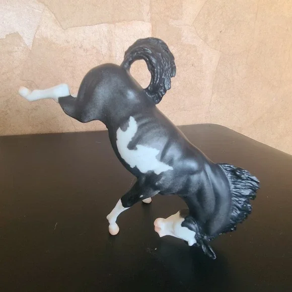 Breyer 2004 750104 Tornado Blue Roan Pinto Bucking America's Wild Mustangs Horse - Picture 4 of 12